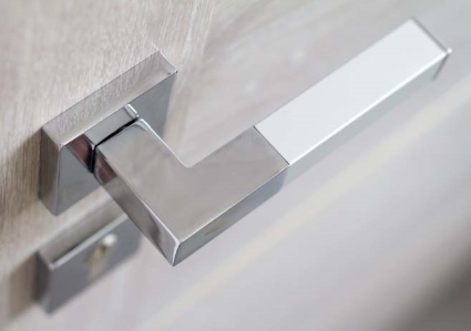 IEKŠDURVJU FURNITŪRA